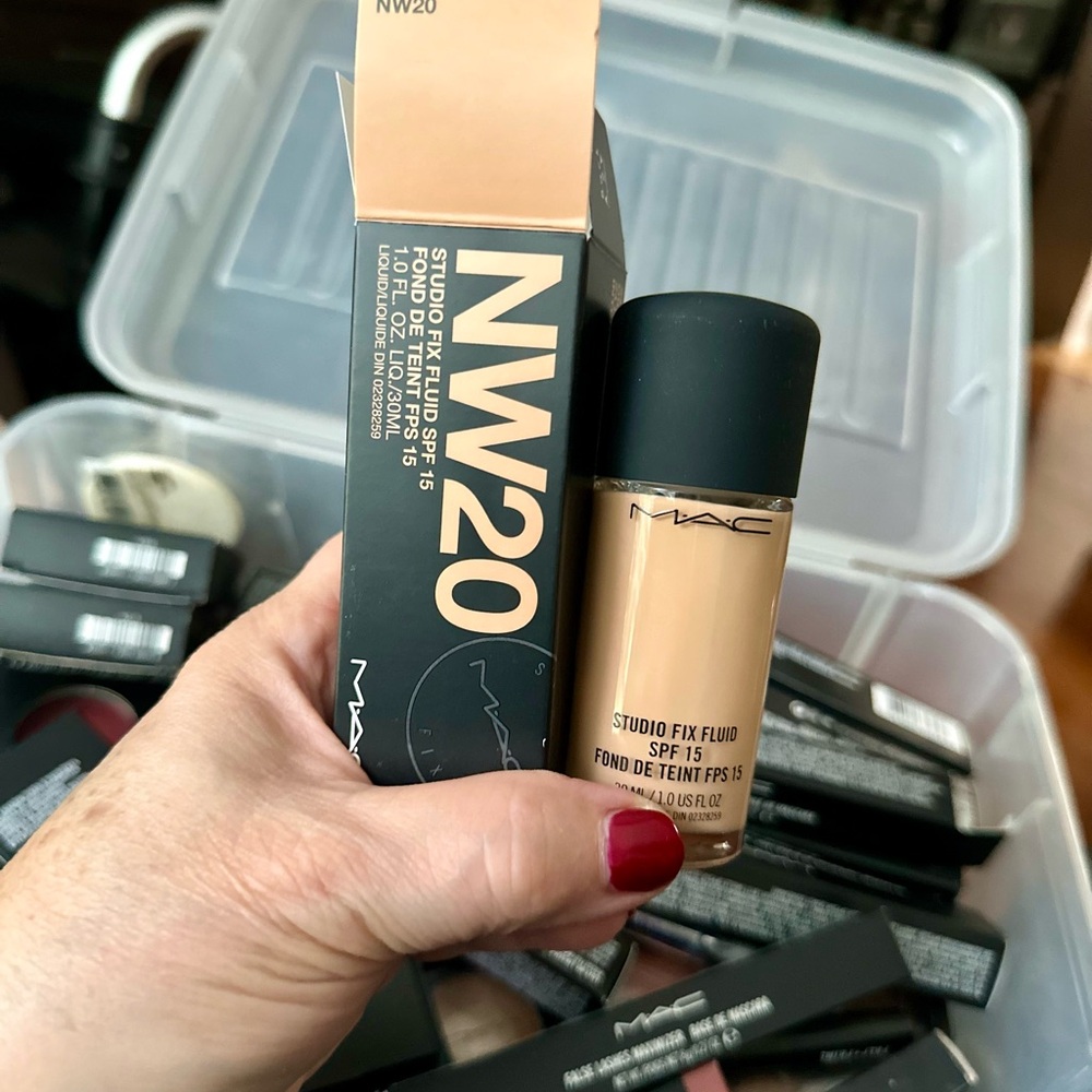 MAC Studio Fix Fluid Foundation NW20
